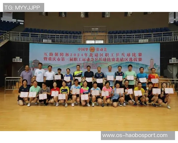 富力队内对抗赛精彩纷呈球员们展现出色技艺与团队默契 富力队内对抗赛精彩纷呈球员们展现出色技艺与团队默契